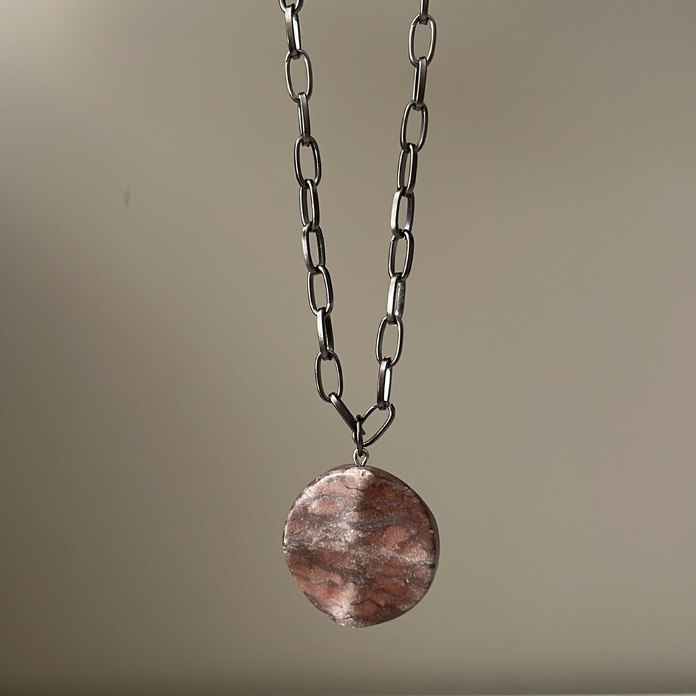 Medallion stone with chunky chain necklace